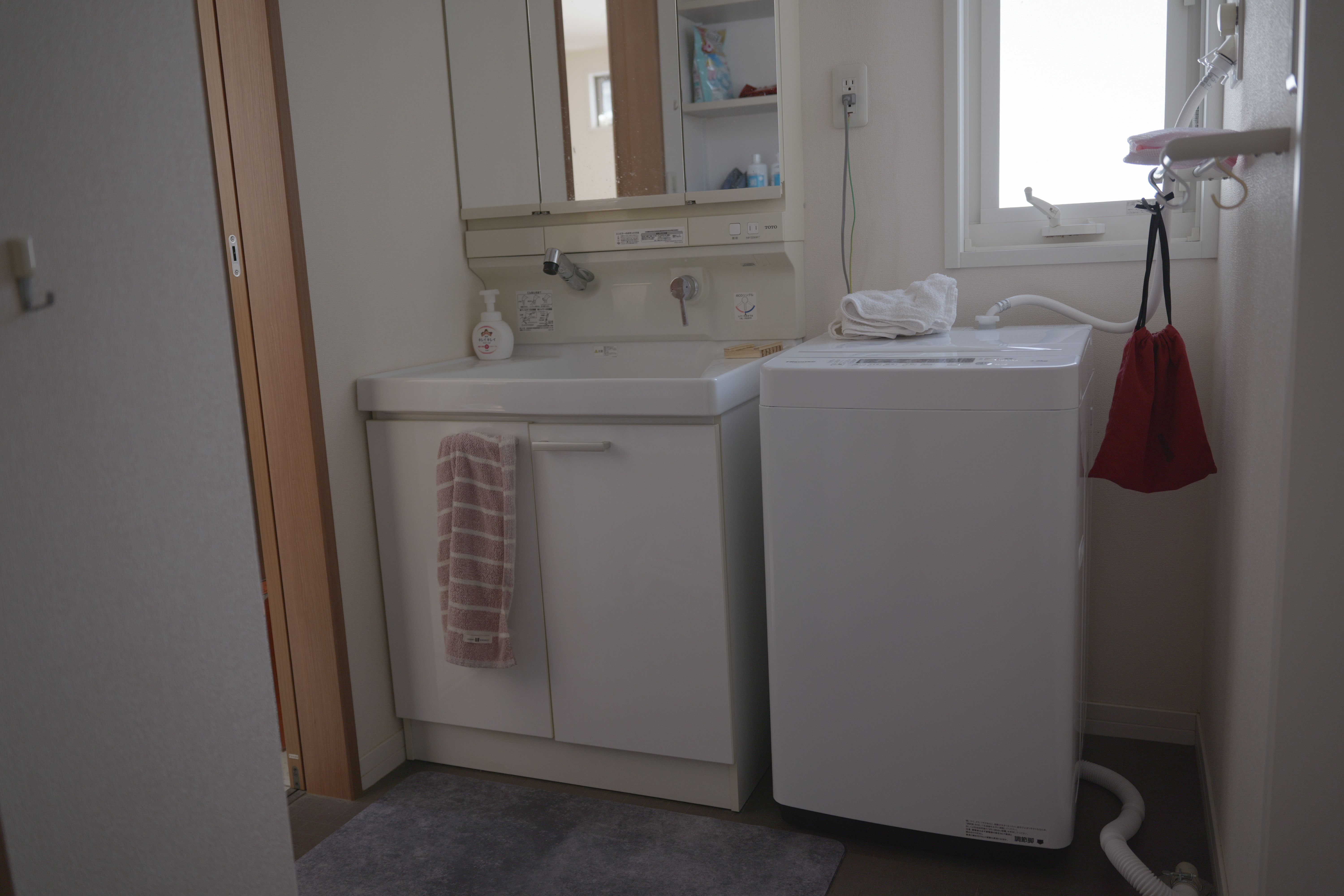 Washroom with washing machine